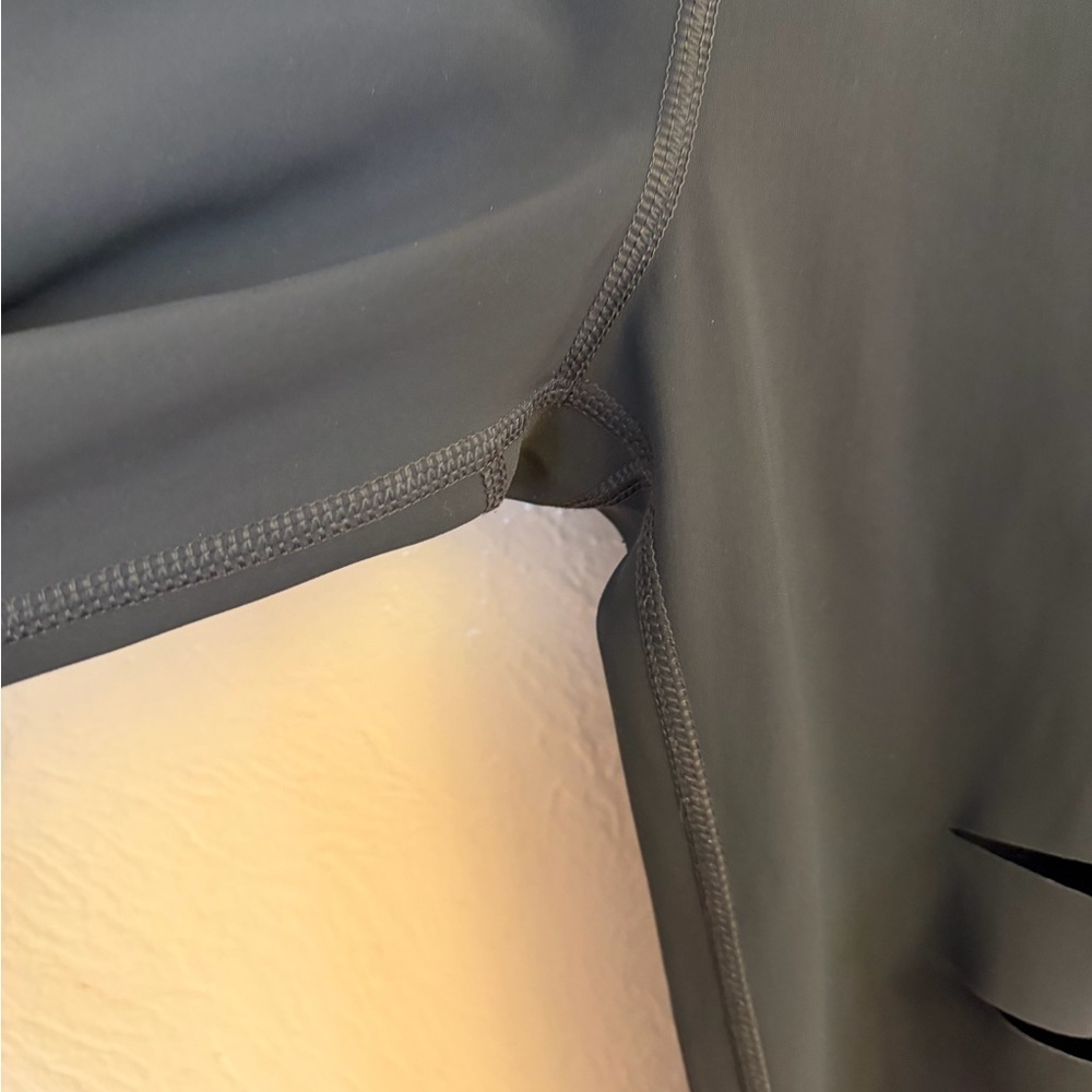 ALO Yoga Leggings - Picture 3 of 7
